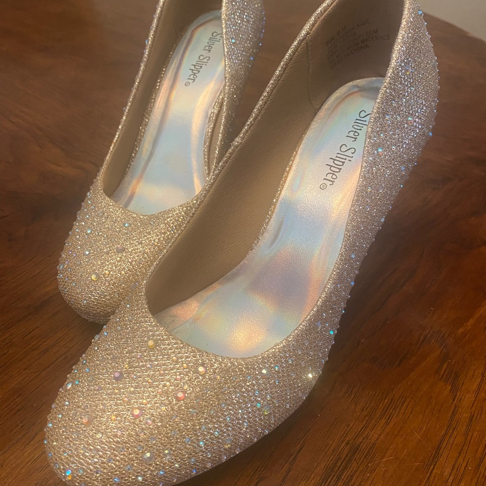 Gold shoes Size 8M